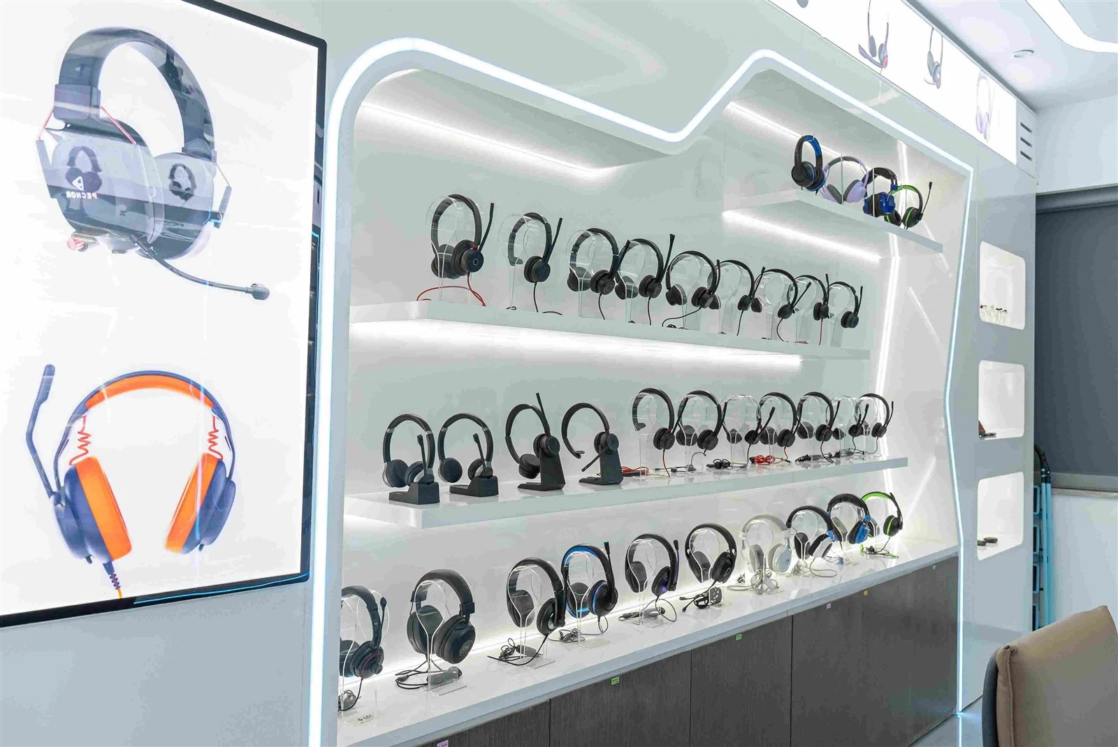 UC headset sample room.jpg UC headset sample room.jpg